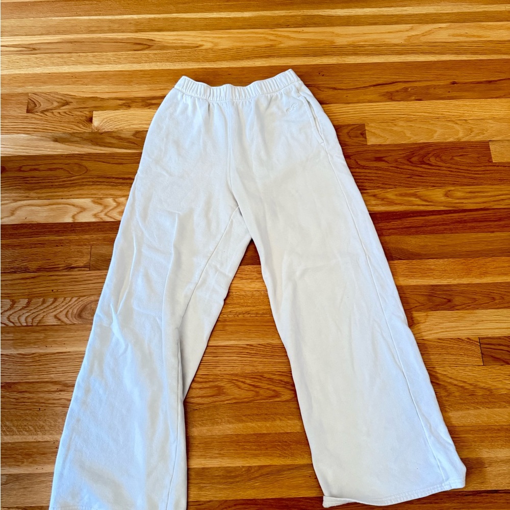 Hollister Ultra High-Rise Cream Pants